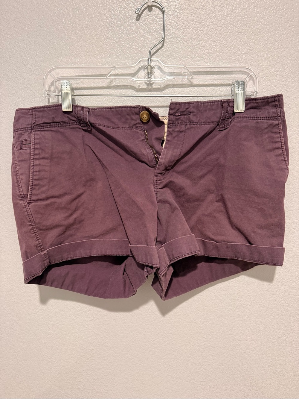 Women’s Old Navy Casual Roll-Hem Shorts in Plum size 10